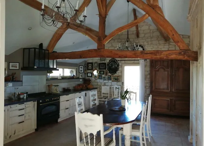 לינה וארוחת בוקר La Motelle N 5 3*